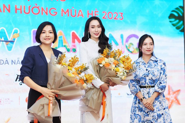Miss Peace Việt Nam 2022 tham gia dọn vệ sinh môi trường biển Đà Nẵng