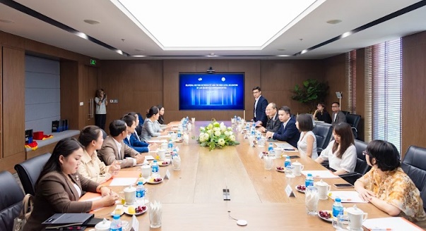 Doanh nghiệp Lào đến Việt Nam tìm hiểu kinh nghiệm niêm yết trên sàn chứng khoán