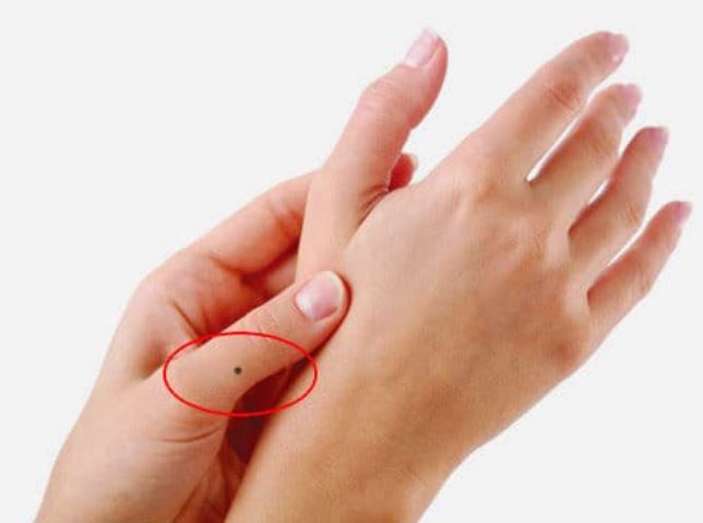 Bàn tay phụ nữ có 4 đặc điểm này chứng tỏ lắm tiền nhiều của