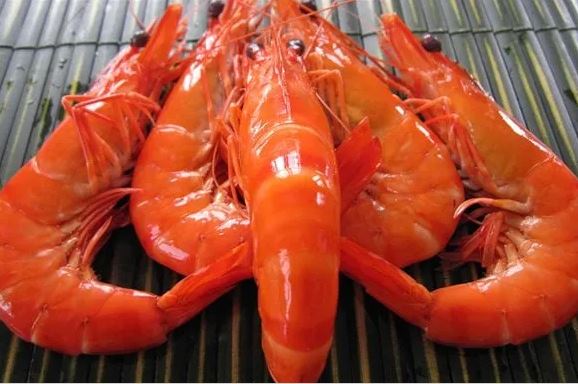 Luộc tôm cho rượu nấu ăn hay gừng lát? Đầu bếp trả lời rất khác