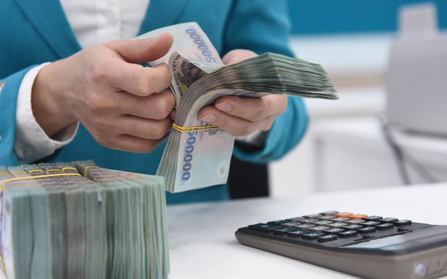 Các ngân hàng tiếp tục giảm lãi suất tiết kiệm