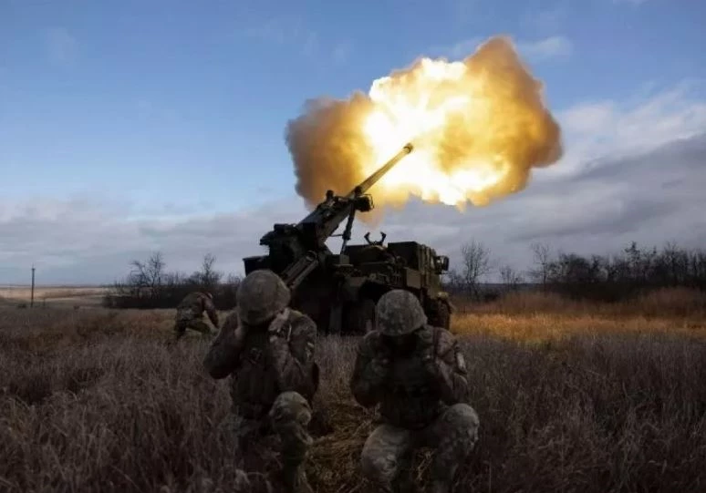 Binh lính Ukraine khai hỏa lựu pháo tự hành CAESAR ở phía Đông Ukraine. Ảnh: AFP.
