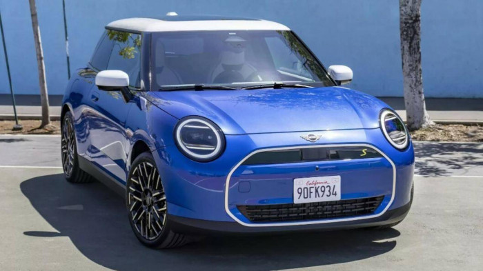 Những hình ảnh đầu tiên của xe điện Mini Cooper EV 2024