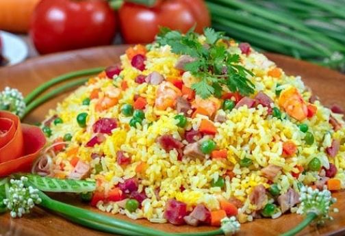 Quên cơm rang trứng đi, làm theo cách này cơm rang ngon mắt, lạ miệng hơn nhiều