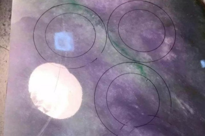 Chi 100 triệu mua tảng đá lạ, cắt ra mới biết thứ bên trong đáng giá hàng tỷ 