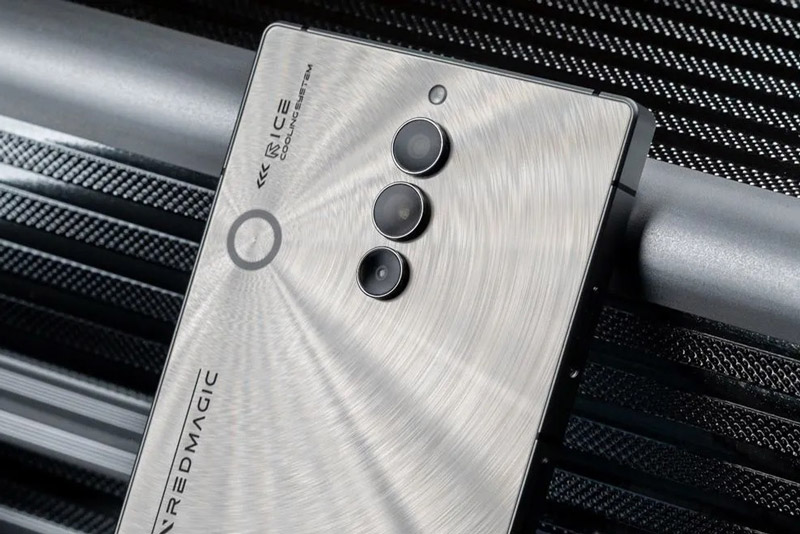 Smartphone chip Snapdragon 8+ Gen 2, RAM 16 GB, pin 6.000 mAh, sạc 65W, giá bán khiến nhiều người ngạc nhiên