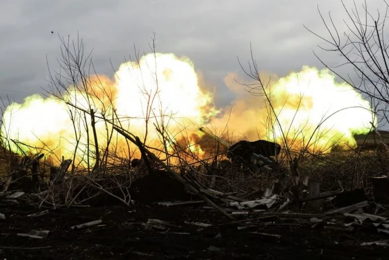 Hỏa lực pháo binh Ukraine. Ảnh: AFP.