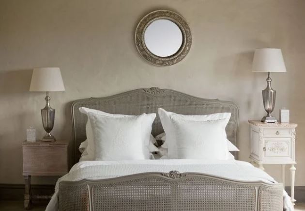 Đầu giường có 5 thứ nên bỏ đi kẻo cả tiền lẫn tình đều ‘mất hút’