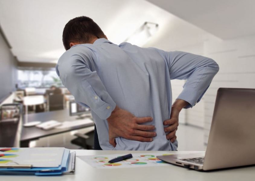 5 sai lầm dân văn phòng thường mắc phải dẫn đến đau lưng