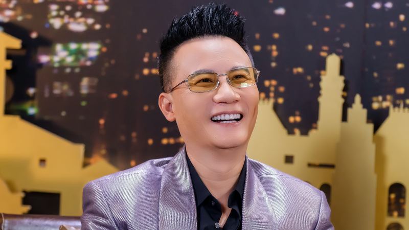 Ca sĩ Hoàng Bách xăm hình vợ con để giữ mình trước cám dỗ