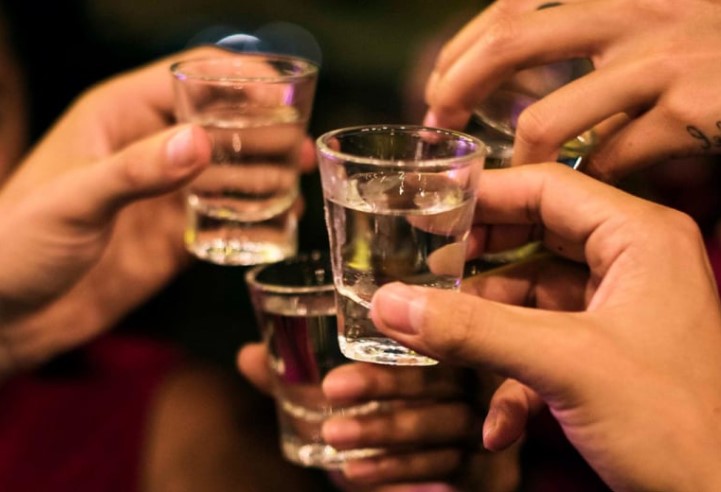 WHO cảnh báo 2 loại nước có khả năng gây ung thư cao, nhiều người vẫn vô tư uống mà không hề biết