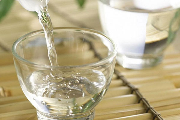 Đặt rượu để khử mùi nhà vệ sinh, bạn sẽ tiếc hùi hụi vì không biết những mẹo vặt này từ sớm