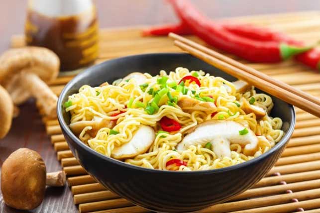 Sử dụng mì ăn liền có hại sức khỏe không?