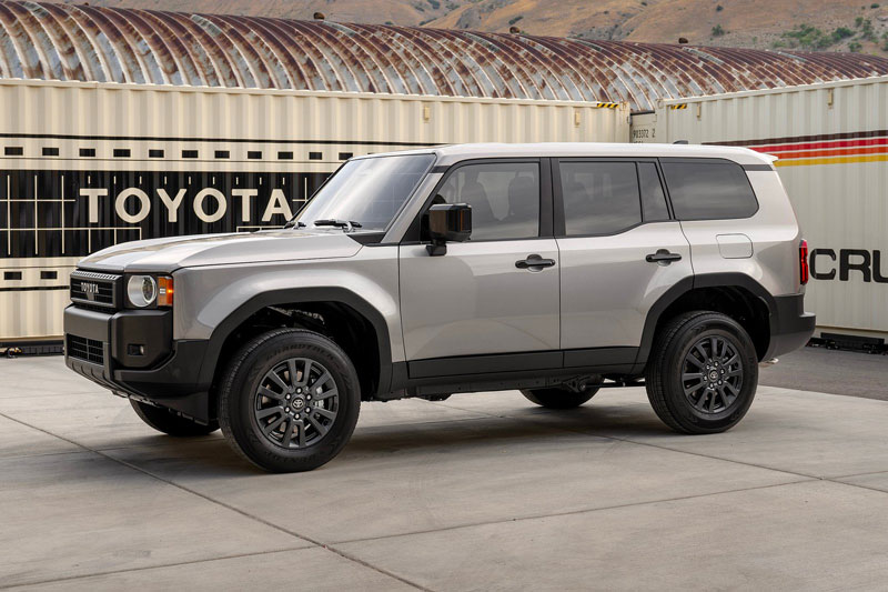 Toyota Land Cruiser 2024 ra mắt: Lột xác hoàn toàn, động cơ hybrid, giá bán mới là điều đáng chú ý