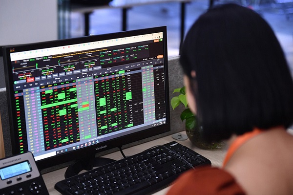 Nhận định thị trường chứng khoán giai đoạn cuối năm: Phục hồi nhưng không mạnh mẽ