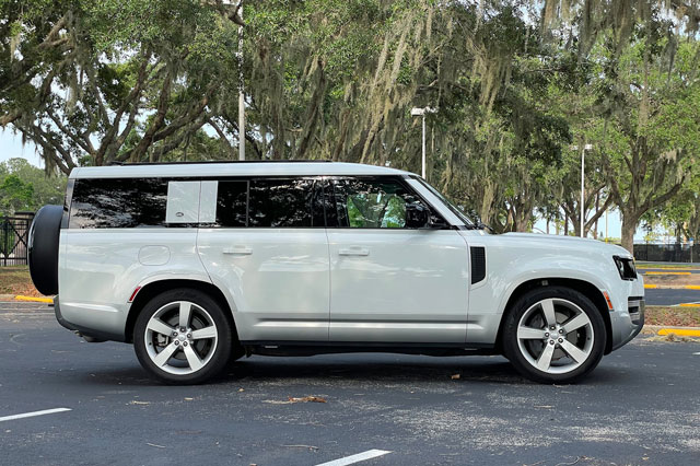 Bảng giá xe Land Rover tháng 8/2023