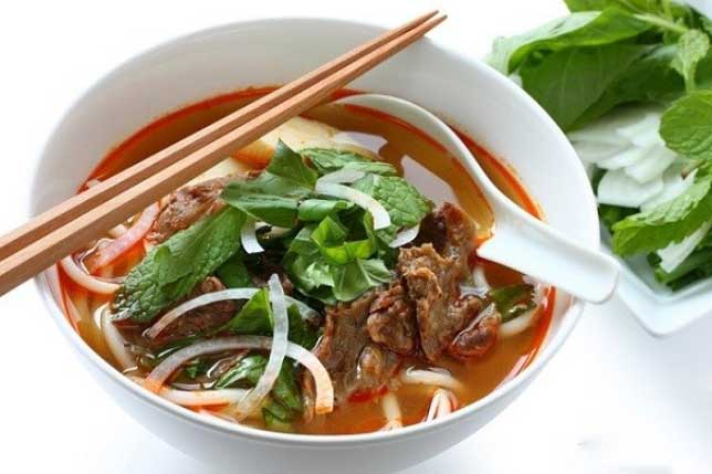 Cách nấu bún bò sa tế vừa đơn giản lại ngon khó cưỡng