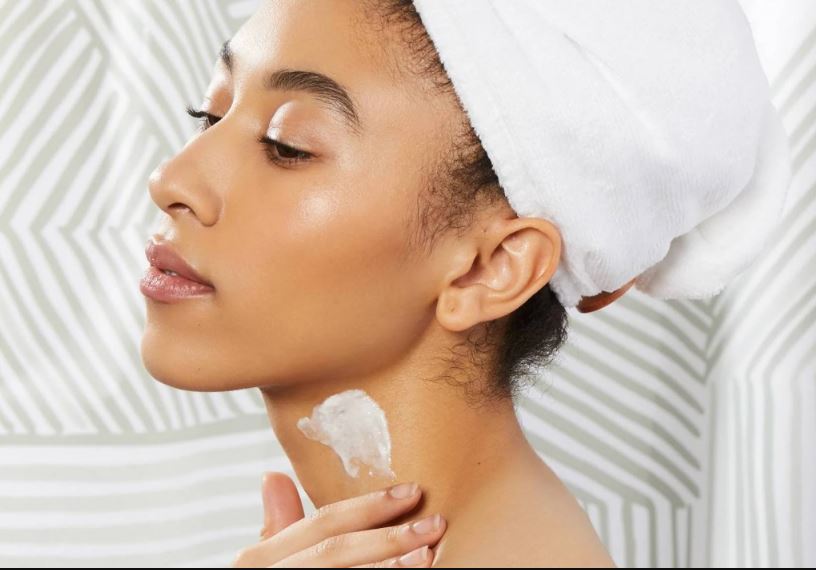 Làm thế nào để xóa mờ nếp nhăn ở cổ?