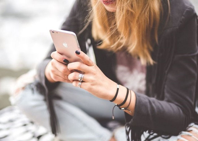 Bị người yêu cũ tống tiền bằng "clip nóng" khi vừa kết hôn