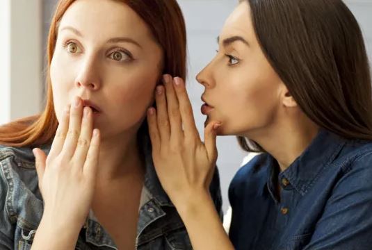 Kẻ “Tọc Mạch, Tiểu Nhân” hay hỏi 3 câu này, trả lời là dại dột dễ bị đâm lén sau lưng