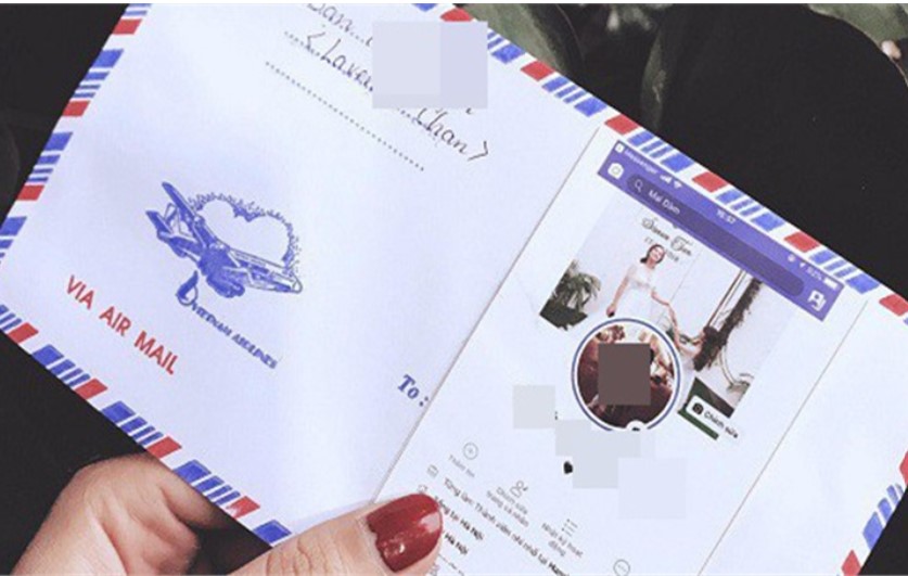 Sau đêm tân hôn, cô dâu bóc phong bì rồi ngao ngán khi nhận được mảnh giấy kỳ lạ nhắc đến chồng mình, đọc kỹ dòng chữ bên trong chú rể "giận tím mặt"