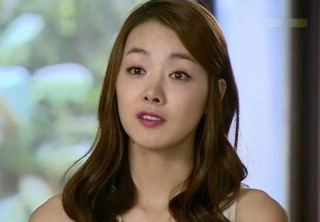 Con dâu ôm quần áo tiền mừng bỏ về ngay đêm tân hôn vì một câu nói của mẹ chồng