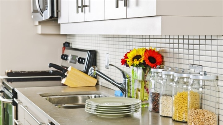 Đổ bia thừa vào nhà vệ sinh có tác dụng gì? - 3