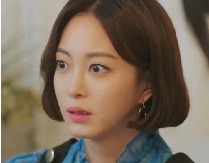 Nhìn chiếc áo khoác hàng hiệu cô đồng nghiệp diện, tôi khám phá ra bí mật của chồng