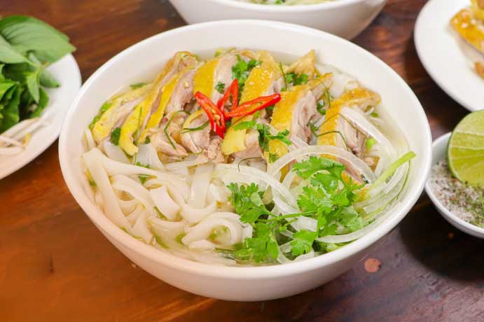 Công thức nấu phở gà vừa đơn giản lại ngon không kém ngoài hàng