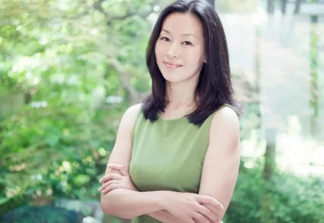 Tại sao một số phụ nữ trở nên xinh đẹp hơn ở tuổi trung niên? Có 4 do rất thực tế