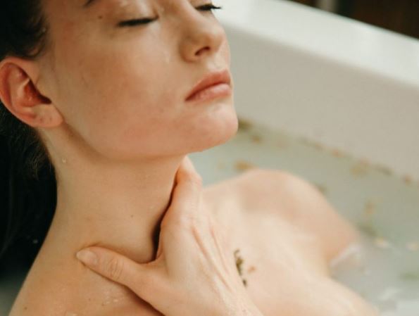 Bí quyết chăm sóc và ngăn ngừa lão hóa vùng ngực