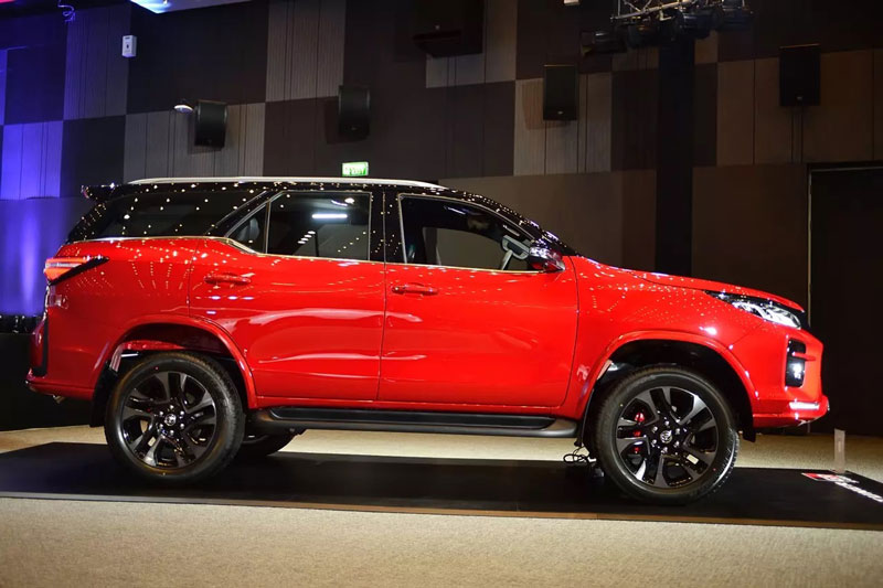 Toyota Fortuner 2023 trình làng: Tăng sức mạnh, thêm trang bị, giá từ 928 triệu đồng