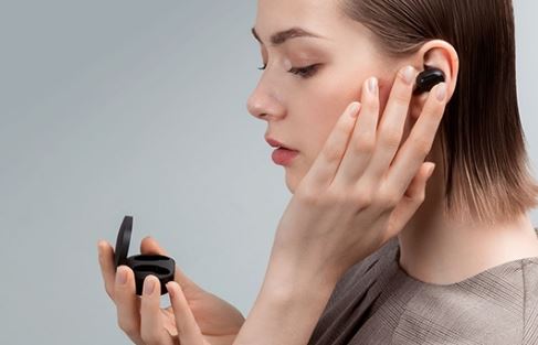 Hơn 1 tỷ thanh thiếu niên có nguy cơ bị điếc vì thói quen đeo tai nghe