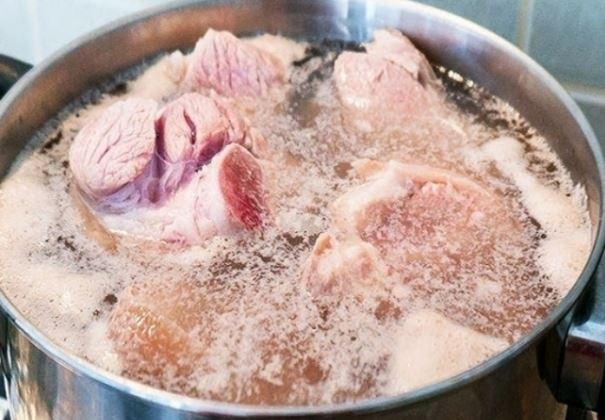 N&#x1B0;&#x1EDB;c lu&#x1ED9;c th&#x1ECB;t s&#x1EE7;i b&#x1ECD;t c&#xF3; ph&#x1EA3;i do l&#x1EE3;n nhi&#x1EC5;m h&#xF3;a ch&#x1EA5;t?