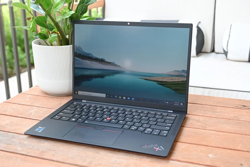 Lenovo ThinkPad X1 Carbon Gen 9.
