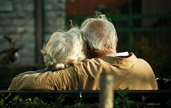 Về già nếu vợ hoặc chồng ra đi trước hãy chủ động tìm đến 2 người này: Đây là chỗ dựa vững chắc nhất