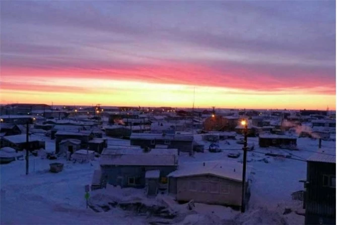 Một năm ở Utqiagvik có tới 65 ngày người dân sống mà không thấy ánh sáng Mặt trời. (Ảnh: Insider)