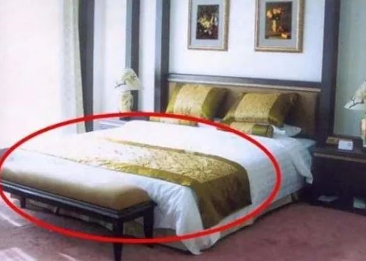 Vì sao khách sạn nào cũng để tấm khăn trải ngang giường: 90% khách hàng không biết sử dụng