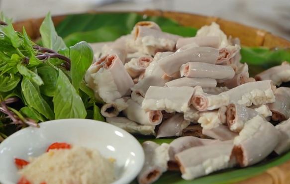 Muốn luộc lòng lợn ngon thì dừng chỉ cho nước lã: Thêm thứ này vào lòng trắng tinh, giòn sần sật, không bị hôi, đắng