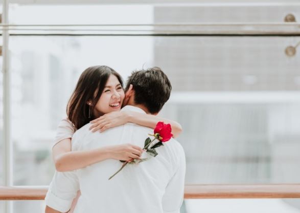 So với “anh yêu em”, phụ nữ thích nghe 4 câu này hơn rất nhiều