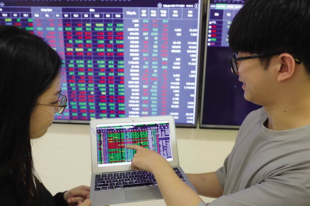 Tài khoản chứng khoán mở mới đạt mức cao nhất trong 11 tháng