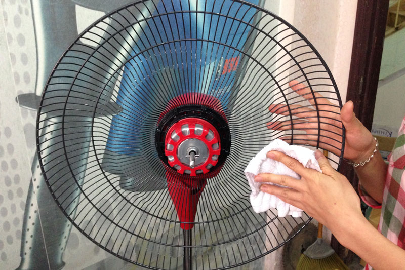 Hướng dẫn vệ sinh quạt điện an toàn tại nhà