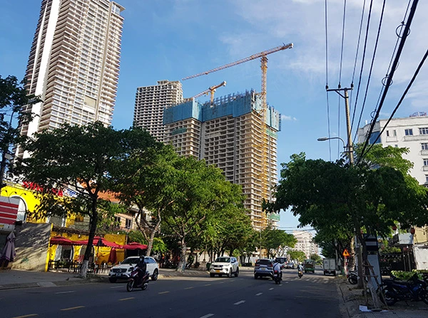 Sở Xây dựng Đà Nẵng yêu cầu bảo đảm tuyệt đối tại các công trình xây dựng cao tầng trong mùa mưa bão 2023.