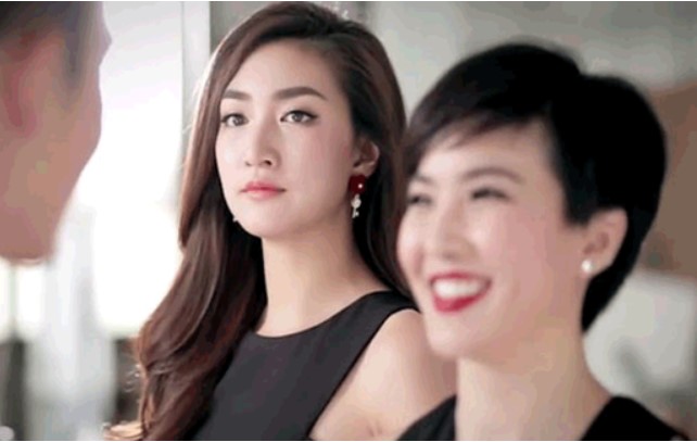 Cầm chiếc nhẫn cưới người yêu đưa cho, tôi buồn rầu và uất ức đến mức muốn bật khóc