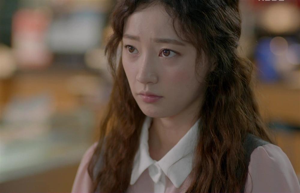 Xót con đi lớp khóc khản cả tiếng, tôi đưa con về thì bị mẹ chồng ném thẳng vào mặt câu chua chát này