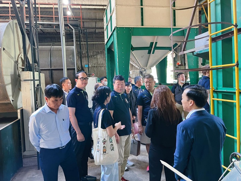 Đoàn công tác của chính quyền và doanh nghiệp thành phố Yachiyo - Nhật Bản đến tham quan, tìm hiểu nhà máy sản xuất cà phê của Công ty Voco.
