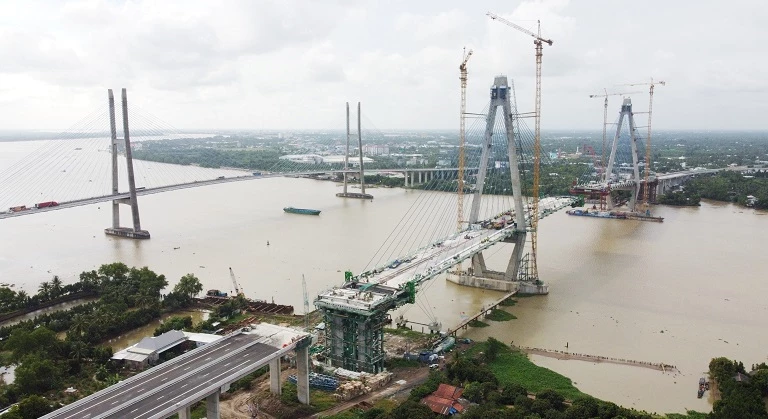 Cầu Mỹ Thuận 2 bắc qua sông Tiền, nối 2 tỉnh Vĩnh Long và Tiền Giang, song song với cầu Mỹ Thuận hiện hữu