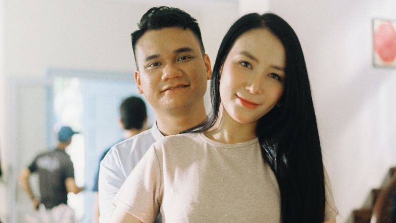 Khắc Việt “mượn việc công làm việc tư” tiếp tục mời vợ đóng MV 