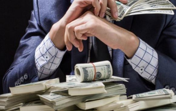 Các cụ dặn: Người nghèo có 3 nơi chớ dại ghé qua và 3 loại tiền không nên tiết kiệm