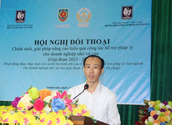 Ông Lê Anh Văn – Giám đốc Trung tâm Hỗ trợ pháp lý và Phát triển nguồn nhân lực khai mạc Hội nghị.